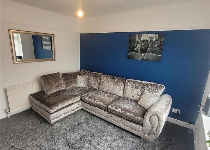 Dom wakacyjny Luxury Group - - Sleeps 7 *