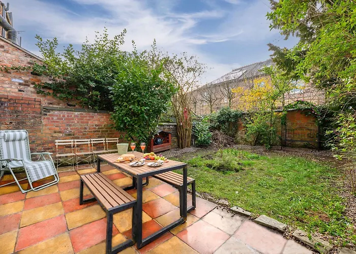 Luxury 5 Bed 10 Min To Airport Sleeps 14 *