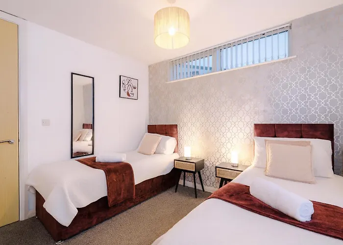 Group Stay, Sleeps 12, 3 Bathroom * Manchester