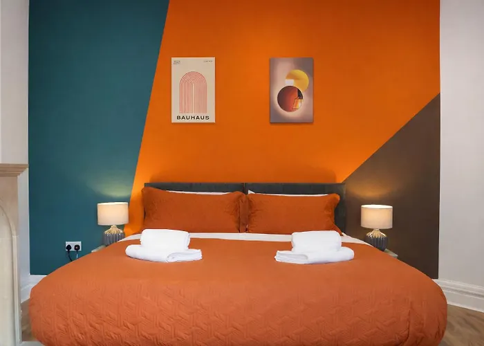 Spacious Home, Contractor Stay, Prime Location بيت للعطل