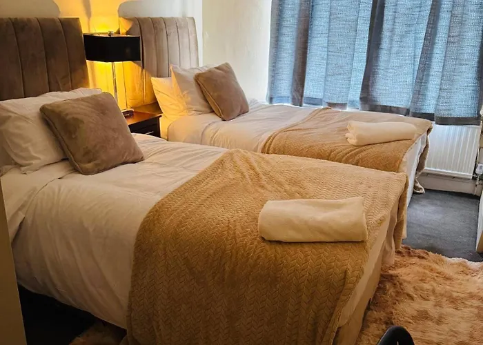 Contractors And Tourists Friendly In Salford Pensión *