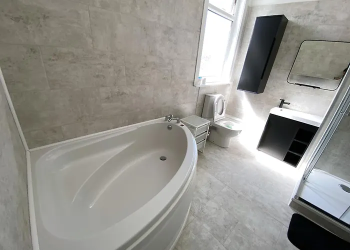 Huge Modern To In Salford Samson Plab Guest house