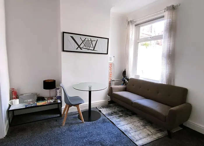 Rum i privatbostad Modern For Short In Salford, Plab Samson