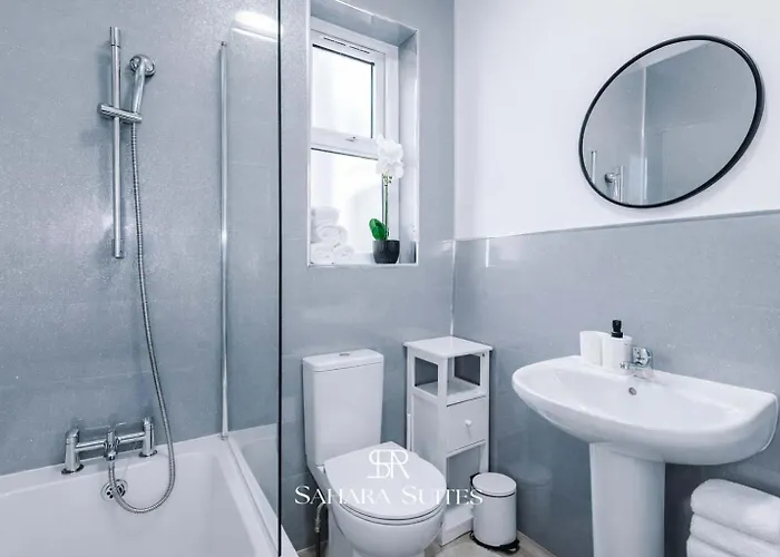 New Stylish 4br - Sleeps 9 - Parking Mánchester