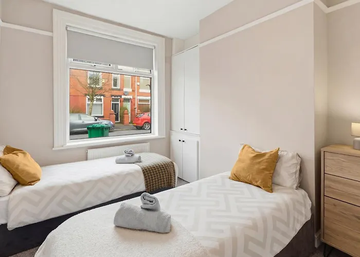 Home, Sleeps 6, Contractor Friendly, Free Parking Сasa de vacaciones *