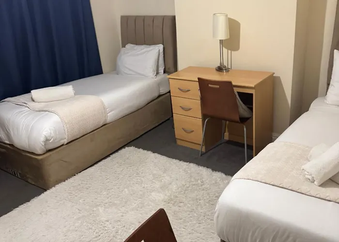 Contractors And Tourists Friendly In Salford 1