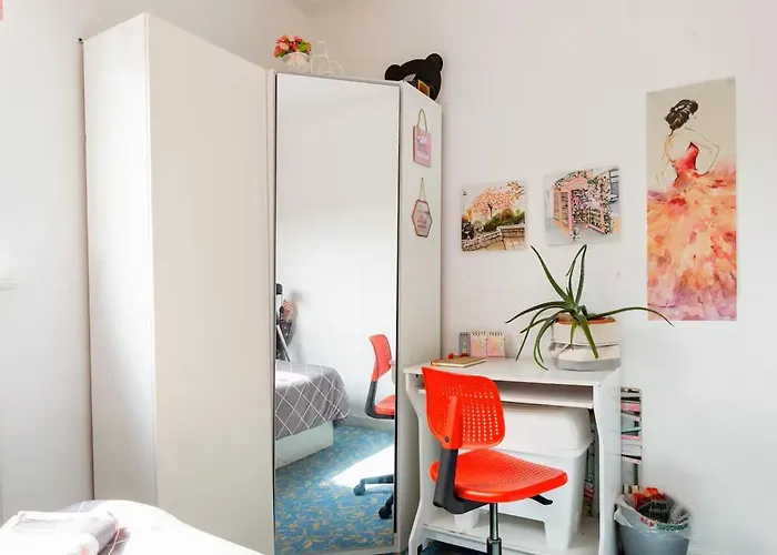 Kwatera prywatna Homely Near Center- Females Preferred *