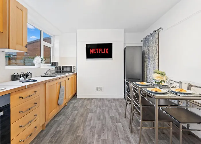 Luxury Group - - Sleeps 7 Manchester