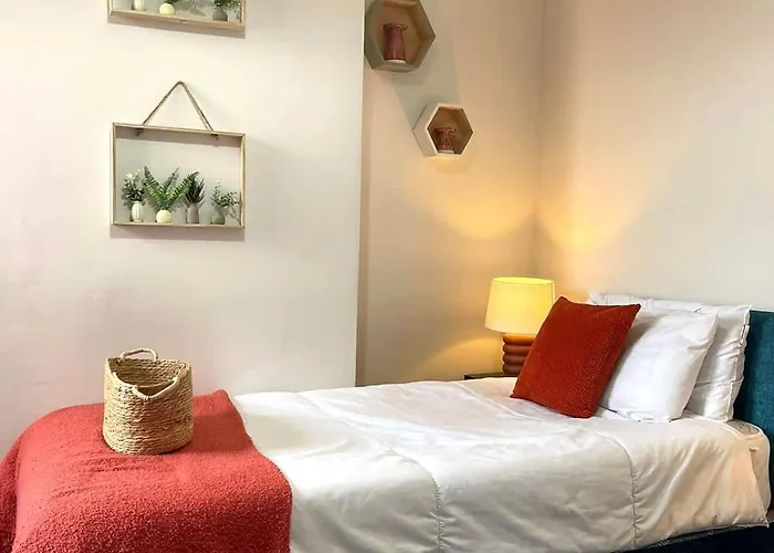 New Stylish 4br - Sleeps 9 - Parking Сasa de vacaciones Mánchester