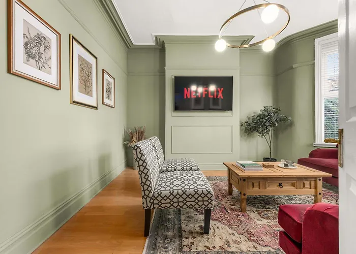 Vakantiehuis Luxury 5 Bed 10 Min To Airport Sleeps 14