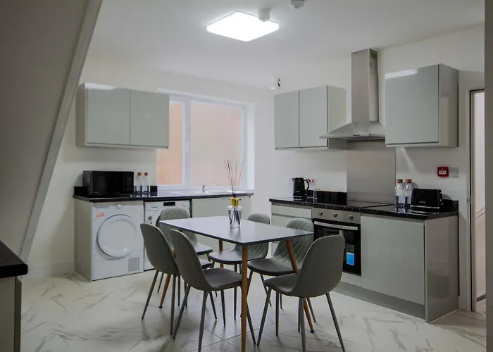 Spacious 5br House Near Centre Сasa de vacaciones