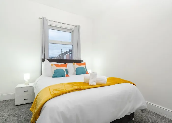 Spacious 4Br Home Near Etihad - Free Parking - 5 Min Train Station *