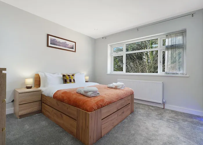 Stylish With Free Parking And Easy Access