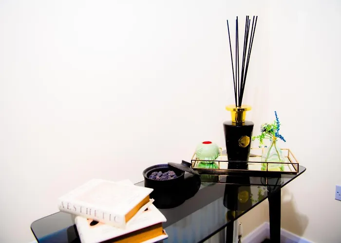 House - Sleeps 7 - Parking - 10min Drive To Centre בית נופש *