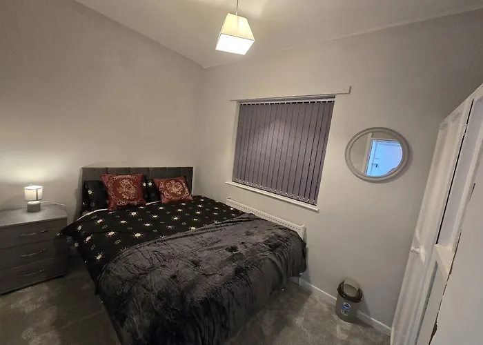 Lovely Large 3 Bedroom House 度假居 *