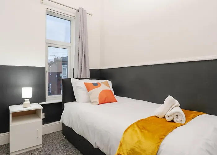 Spacious 4br Near Etihad - Free Parking - 5 Min Train Station *