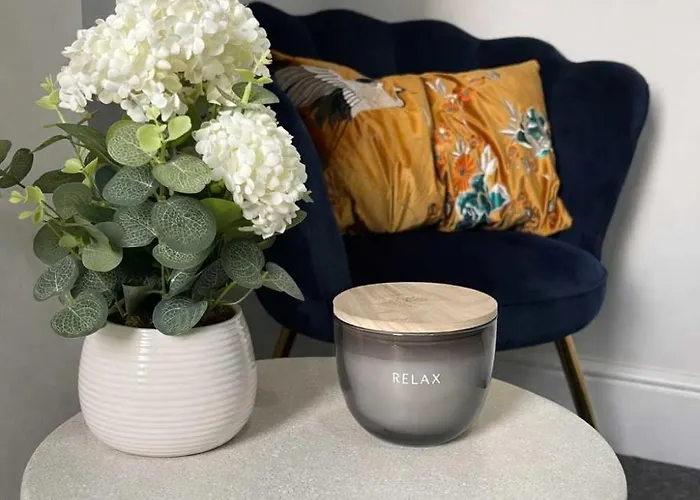 New Stylish 4br - Sleeps 9 - Parking