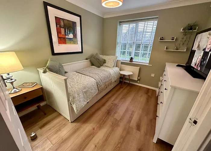 Stretford 4 Bed Townhouse M32 * Manchester