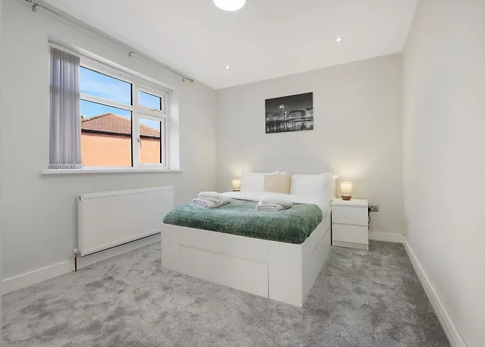 Stylish With Free Parking And Easy Access