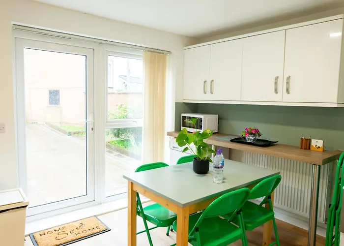 5-bed House M13 * مانشستر