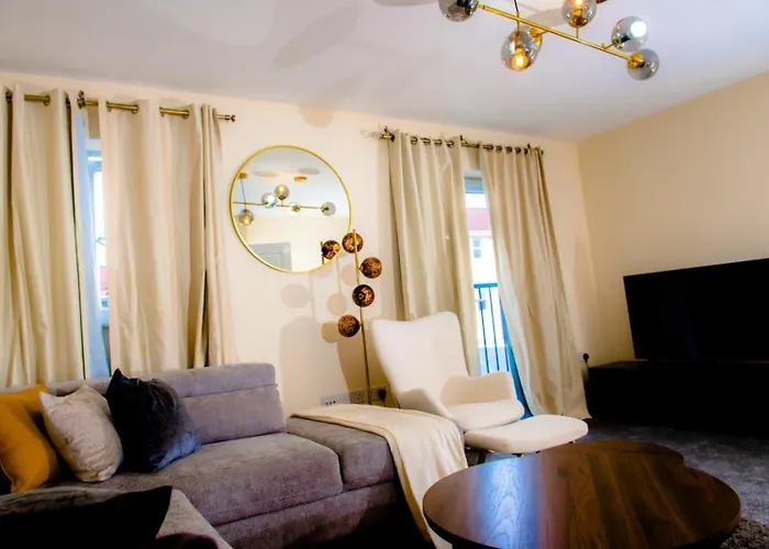 House - Sleeps 7 - Parking - 10min Drive To Centre