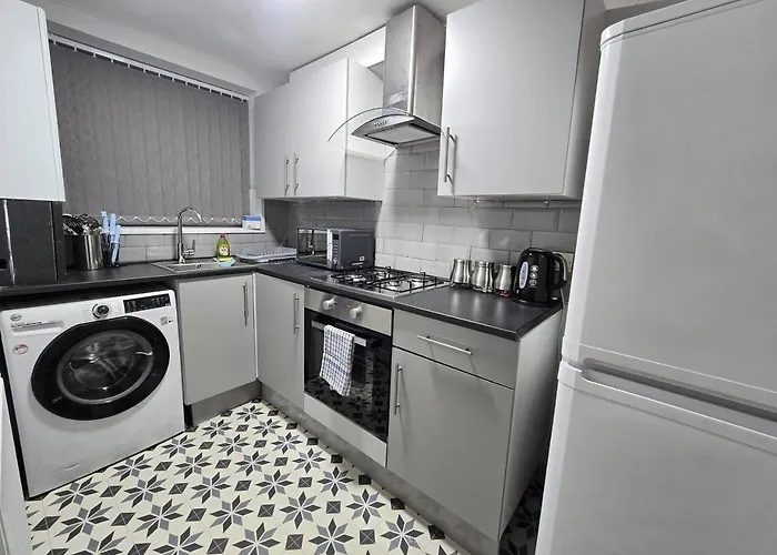 Casa de Férias Lovely Large 3 Bedroom House Manchester