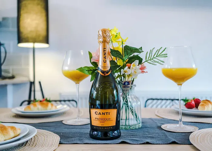 Modern 2-bed By 53 Degrees Near Etihad & Centre, With Free Parking! *