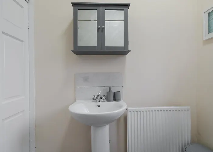 Spacious 4Br Home Near Etihad - Free Parking - 5 Min Train Station * مانشستر