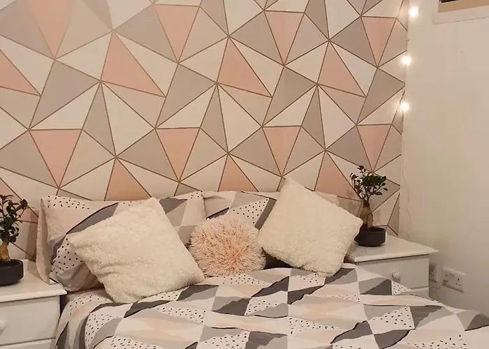 Homely Near Center- Females Preferred * Manchester