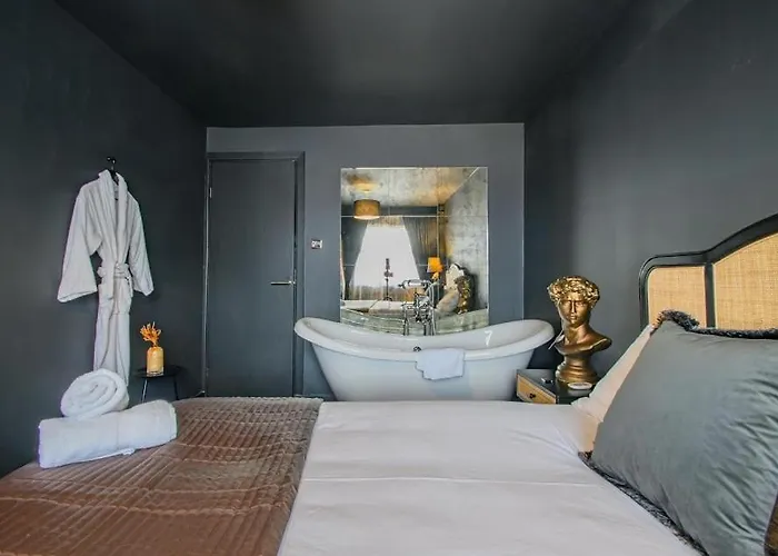 Casa de Férias Spacious 2 Bedroom House Sleeps 4 L On-street Parking L The Cosy Corner Nationwide *