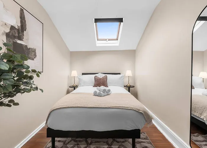 Luxury 5 Bed 10 Min To Airport Sleeps 14 Vakantiehuis Manchester