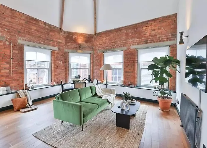 Urban Stone's Throw From Attractions Holiday home *