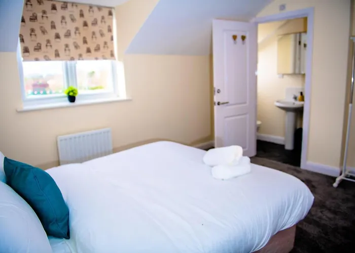 House - Sleeps 7 - Parking - 10min Drive To Centre * Манчестер