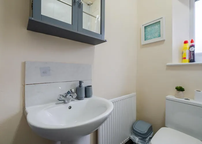 Spacious 4br Near Etihad - Free Parking - 5 Min Train Station Manchester