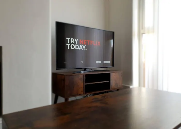 Spacious 3br - Nr Clifton Train Station 510min Walk - Garden Free Parking *