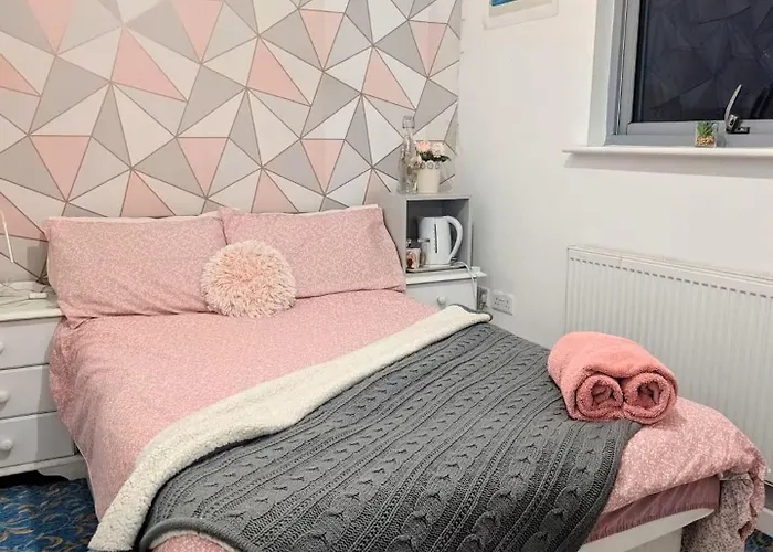 Homely Near Center- Females Preferred