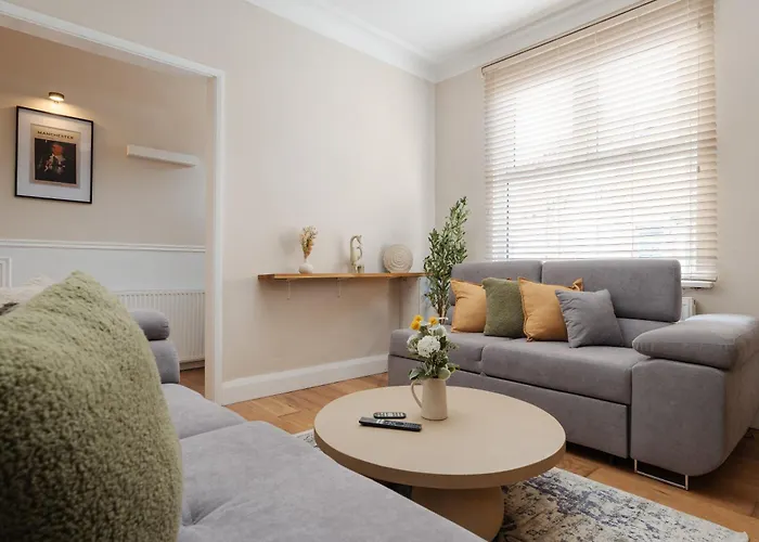 Dom wakacyjny 2br Cozy Retreat - Pool Table - Wifi - Sleeps 7 Manchester