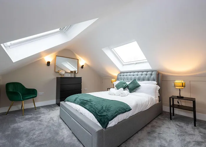 Stunning Family With Hot Tub In Worsley