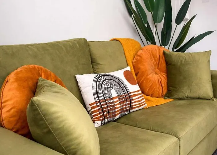 New Stylish 4br - Sleeps 9 - Parking * Manchester