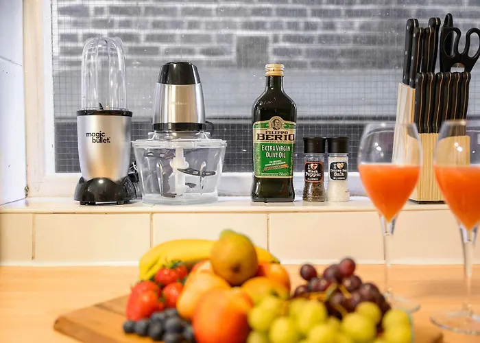 Luxury 5 Bed 10 Min To Airport Sleeps 14 *