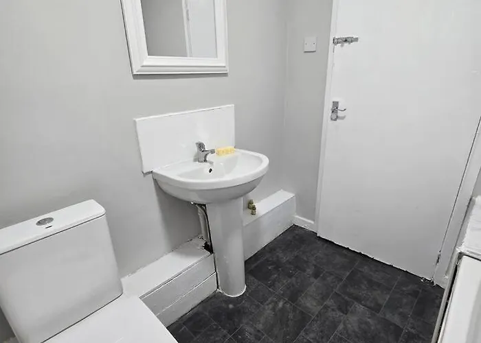 Lovely Large 3 Bedroom House * 曼彻斯特