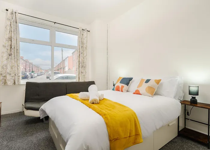 Spacious 4Br Home Near Etihad - Free Parking - 5 Min Train Station *