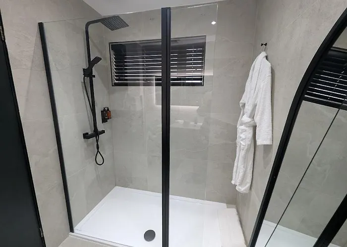 Casa de Férias Spacious 2 Bedroom House Sleeps 4 L On-street Parking L The Cosy Corner Nationwide