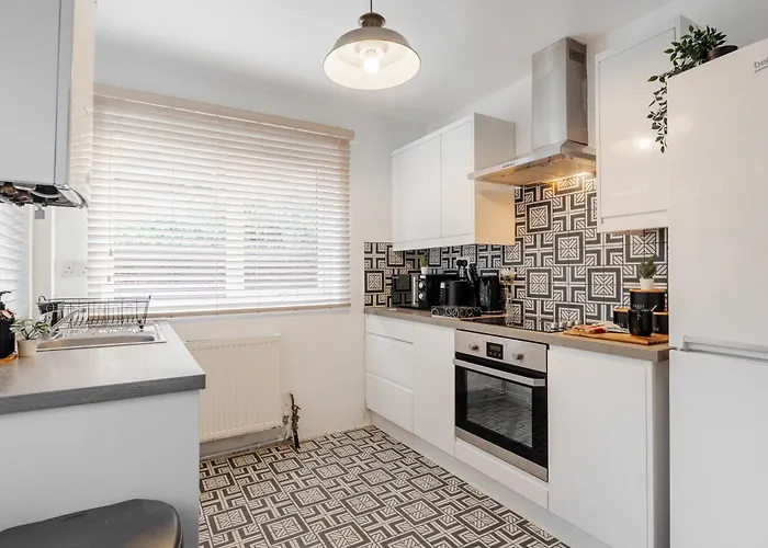 2br Cozy Retreat - Pool Table - Wifi - Sleeps 7 *