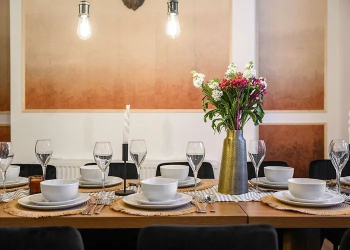 Vakantiehuis Luxury 5 Bed 10 Min To Airport Sleeps 14