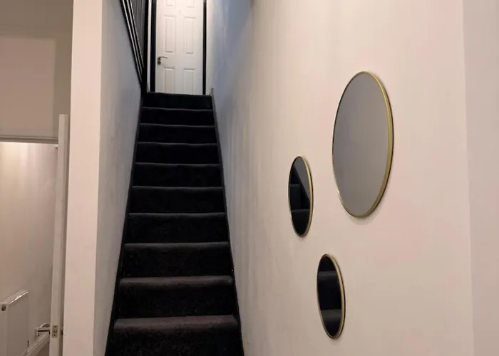 2 - Private In A Near Centre منزل للإقامة