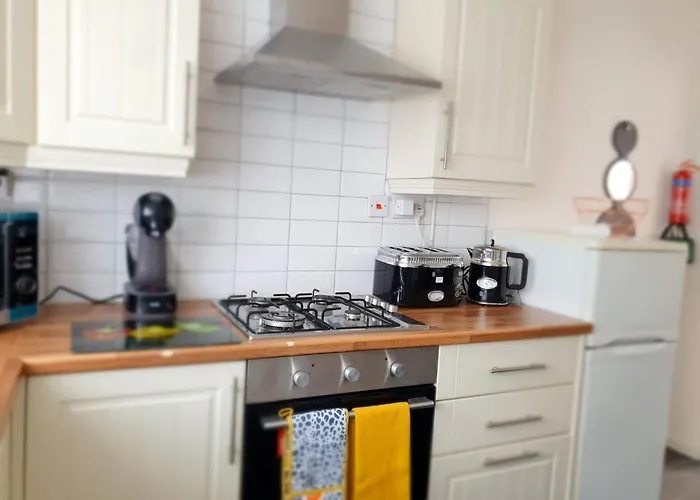 Сasa de vacaciones Spacious 3br - Nr Clifton Train Station 510min Walk - Garden Free Parking