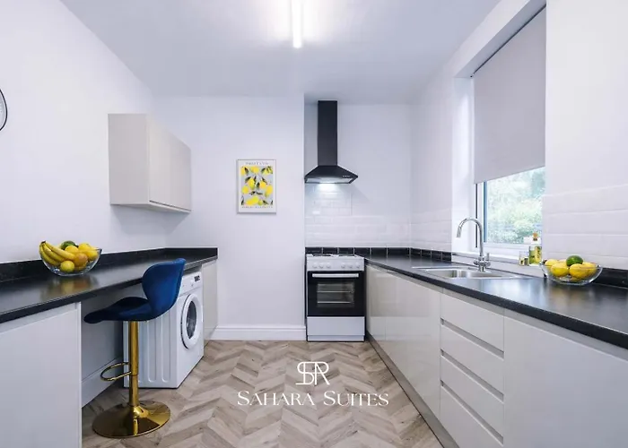 New Stylish 4br - Sleeps 9 - Parking Сasa de vacaciones Mánchester