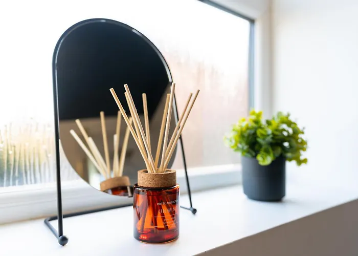 Warden Home-9 Guests-4 Bedrooms-near Etihad Stadium & Co-op Arena-100 - Near Train Station & Bus Station Сasa de vacaciones Mánchester