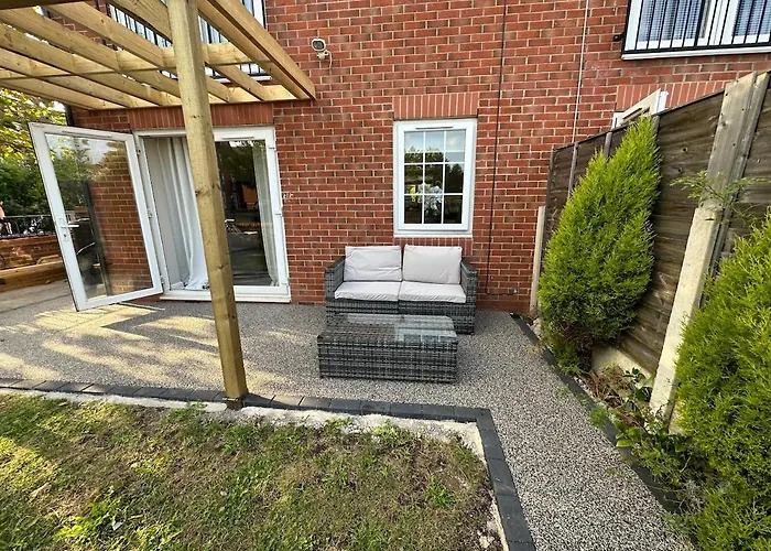 Spacious 4br House With Canal Views & Garden Сasa de vacaciones *